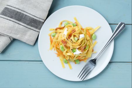 Tagliatelle habas y stracciatella