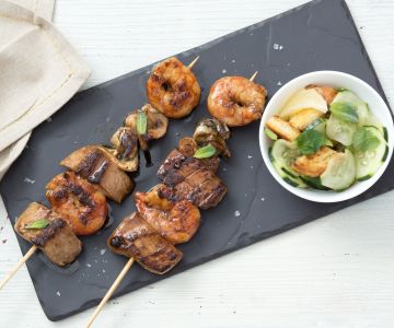 Brochetas de pescado en salsa Worcestershire