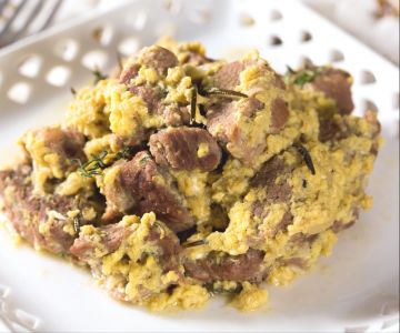 Cordero con queso y huevos