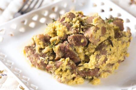 Cordero con queso y huevos