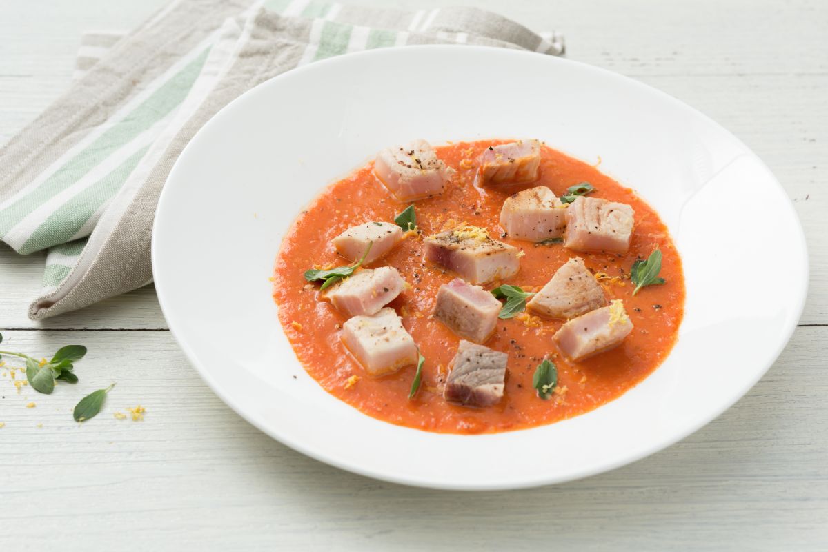 Pez espada con salsa de tomates