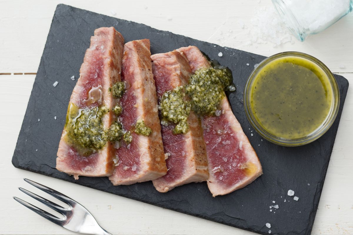 Atún a la plancha con pesto de menta