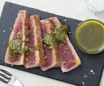 Atún a la plancha con pesto de menta