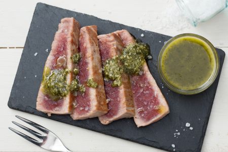 Atún a la plancha con pesto de menta
