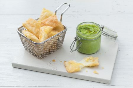 Pecorino frito con crema de habas