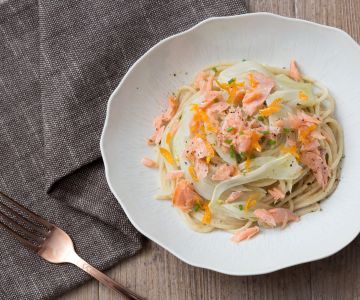 Pasta con salmón y crema de puerros