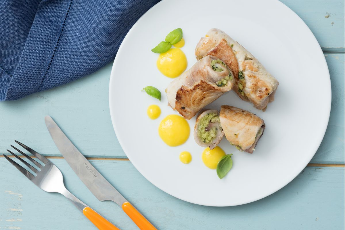 Rollitos de pez espada con salsa de mango