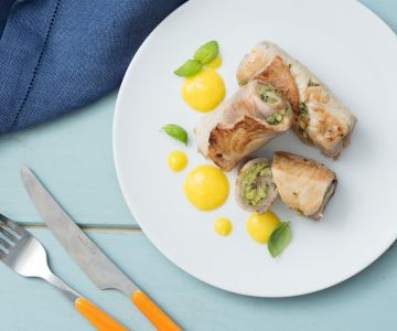 Rollitos de pez espada con salsa de mango