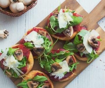 Schiacciatine con bresaola y rúcula