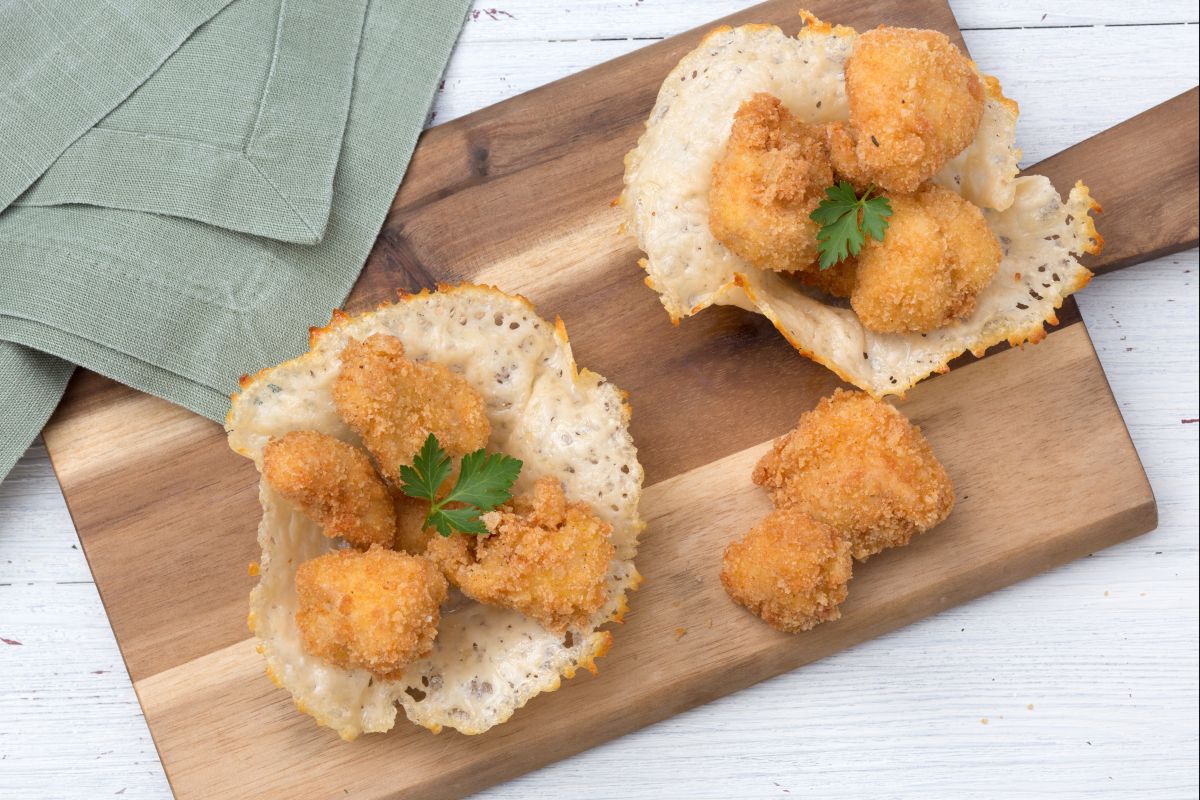 Bocados de pollo en costra de parmesano