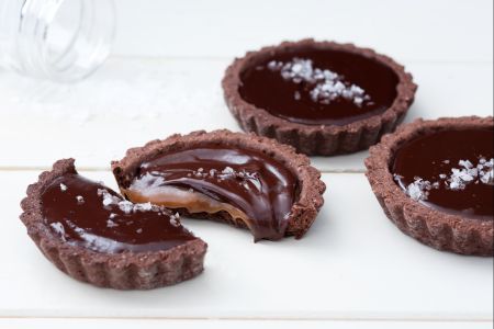 Tartaletas con chocolate y corazón de toffee