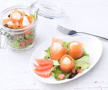 Bocaditos de salmón con ensalada de pomelo