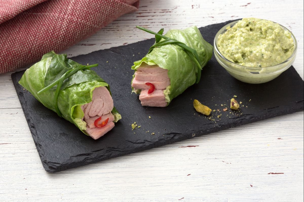 Rollitos de lechuga rellenos de atún