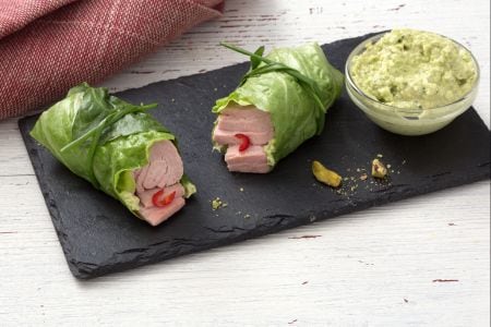 Rollitos de lechuga rellenos de atún