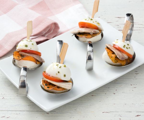 Bocaditos de mozzarella y sardinas
