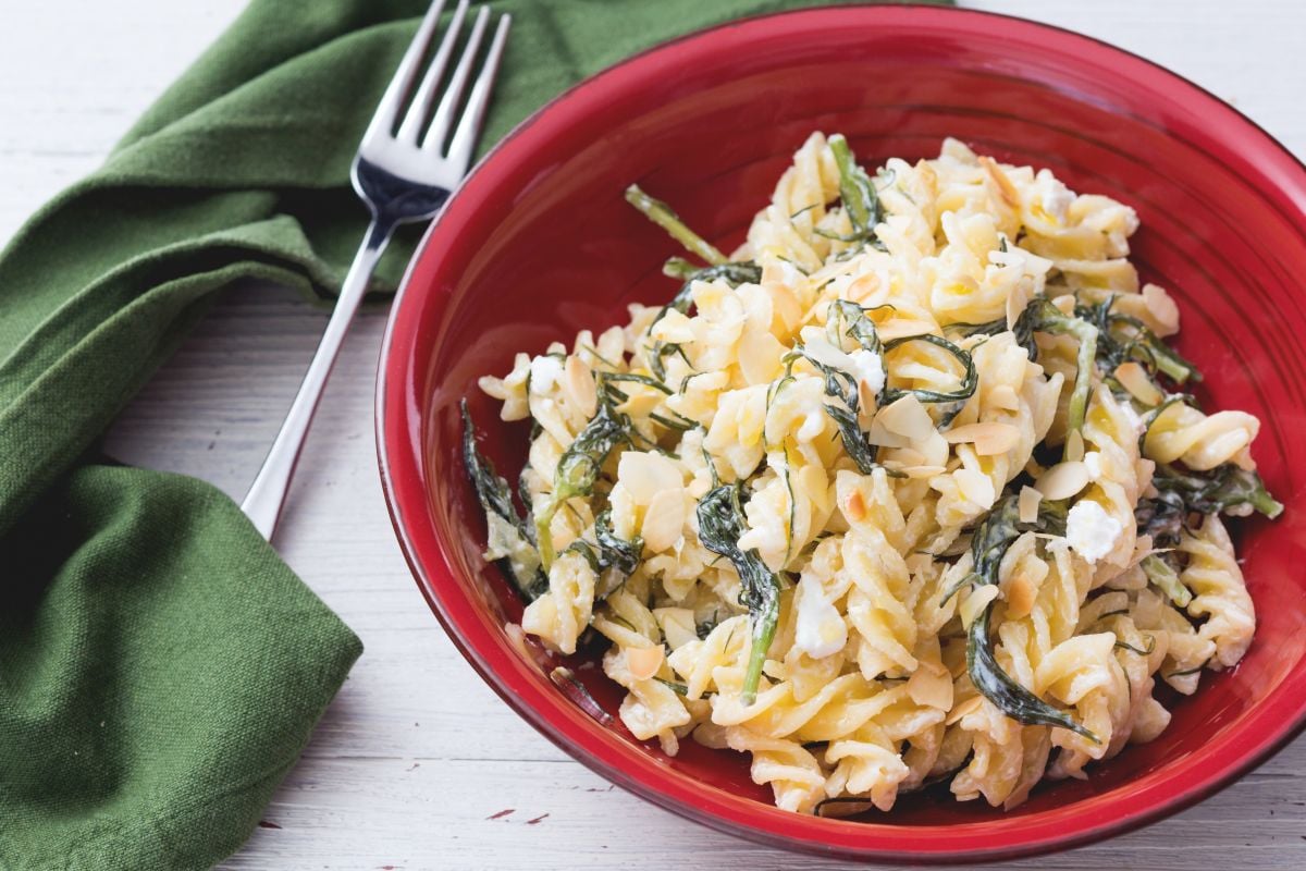 Pasta con agretti y ricotta