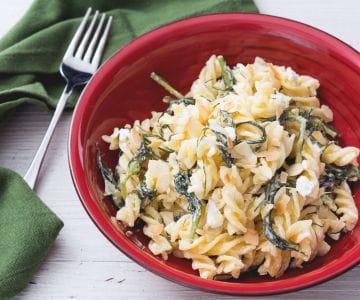 Pasta con agretti y ricotta