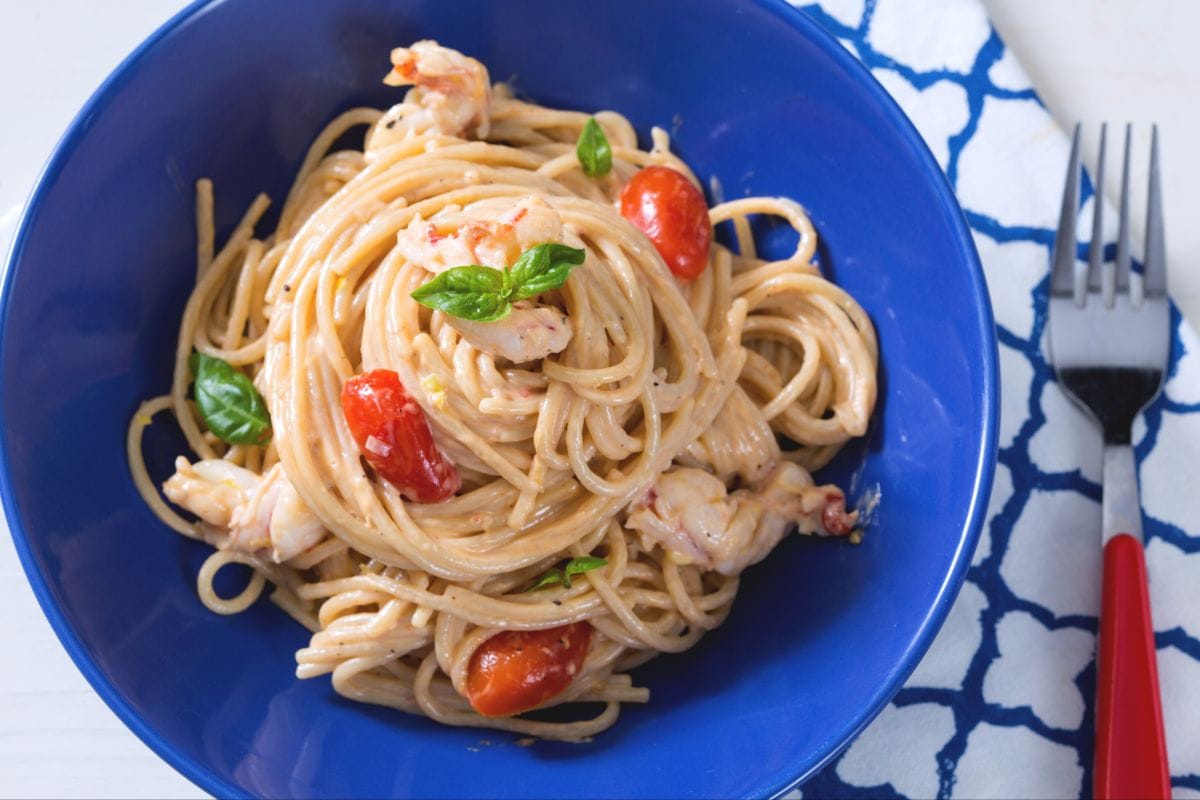 Pasta con nata y gambas