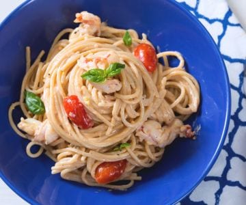 Pasta con nata y gambas