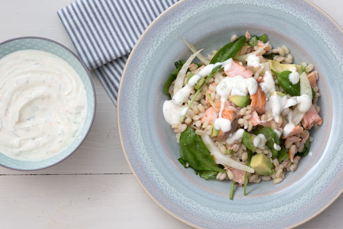 Ensalada de cebada y salmón