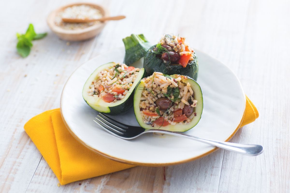 Calabacines rellenos con cereales y quinoa