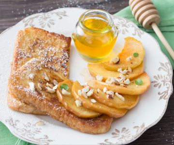 Tostada francesa con manzanas