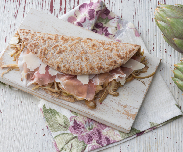 Piadina con culatello y alcachofas