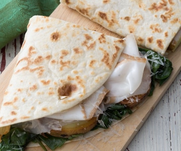 Piadina con hierbas, patatas y lardo di Colonnata