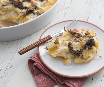 Pasta al horno con alcachofas y scamorza