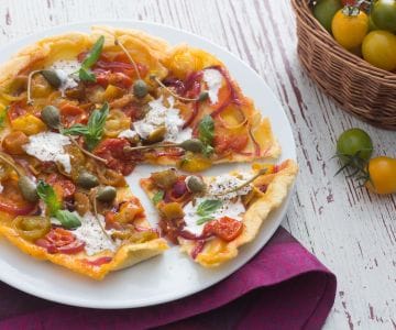 Tatin de tomatitos y alcaparras