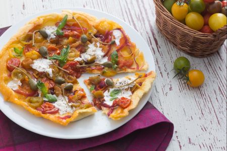 Tatin de tomatitos y alcaparras