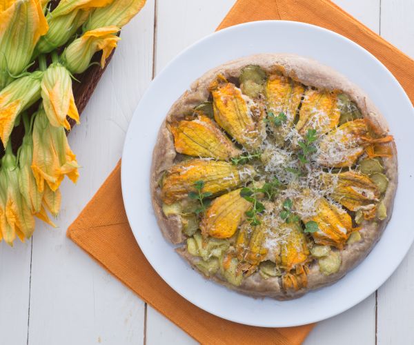 Tatin de flores de calabacín rellenas