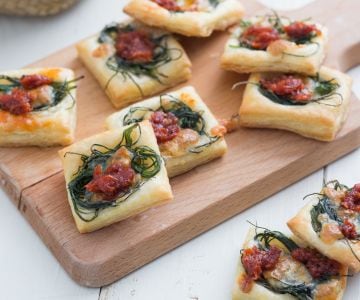 Hojaldres con agretti y nduja