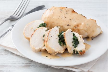 Bolsillos de pollo rellenos de ricotta y espinacas