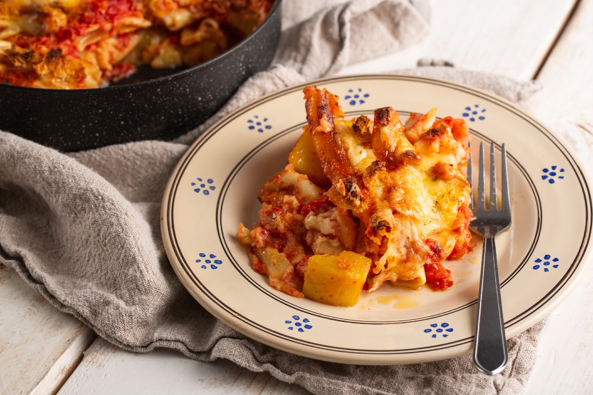 Pasta y patatas a la tiella