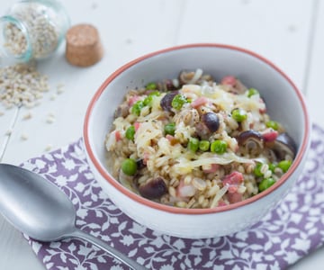 Orzotto con panceta, verduras y queso