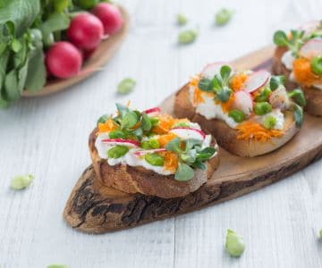 Bruschetta con burrata y verduras