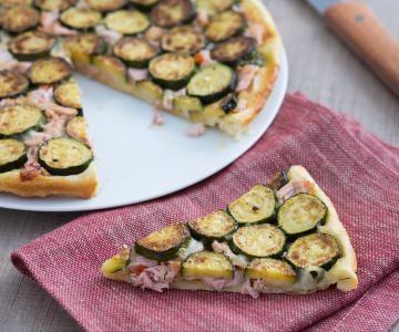 Tarta invertida de calabacín y atún