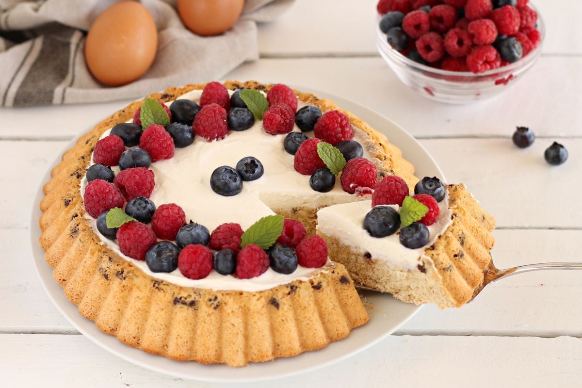 Tarta suave con yogur y fruta