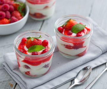 Tiramisú con frutos del bosque