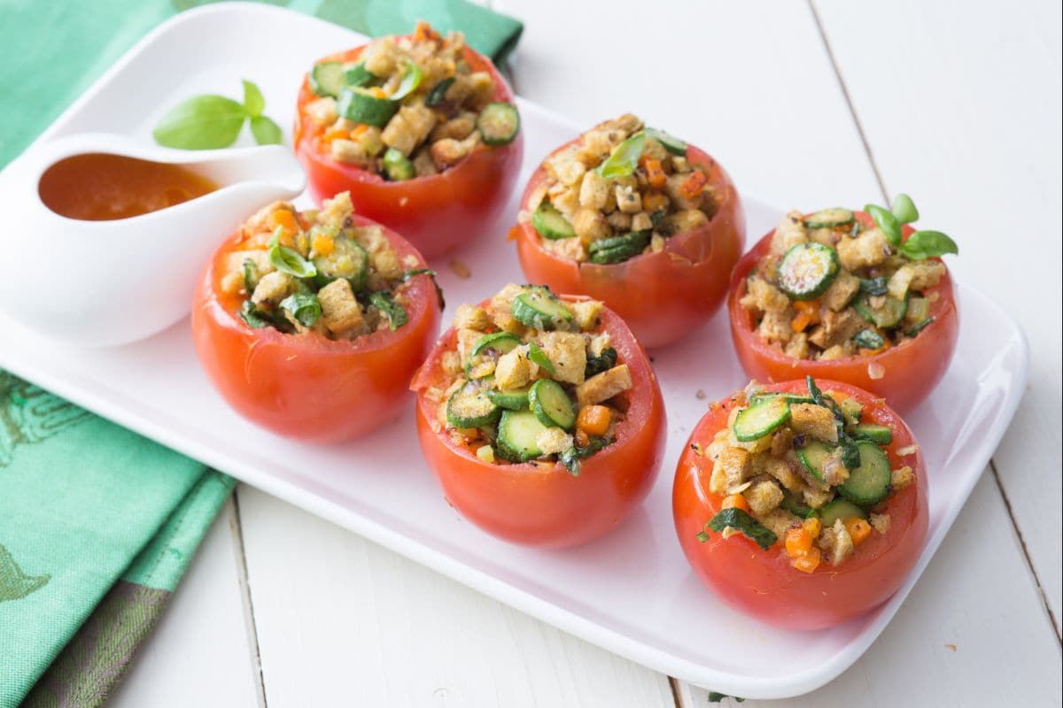 Tomates rellenos de panzanella