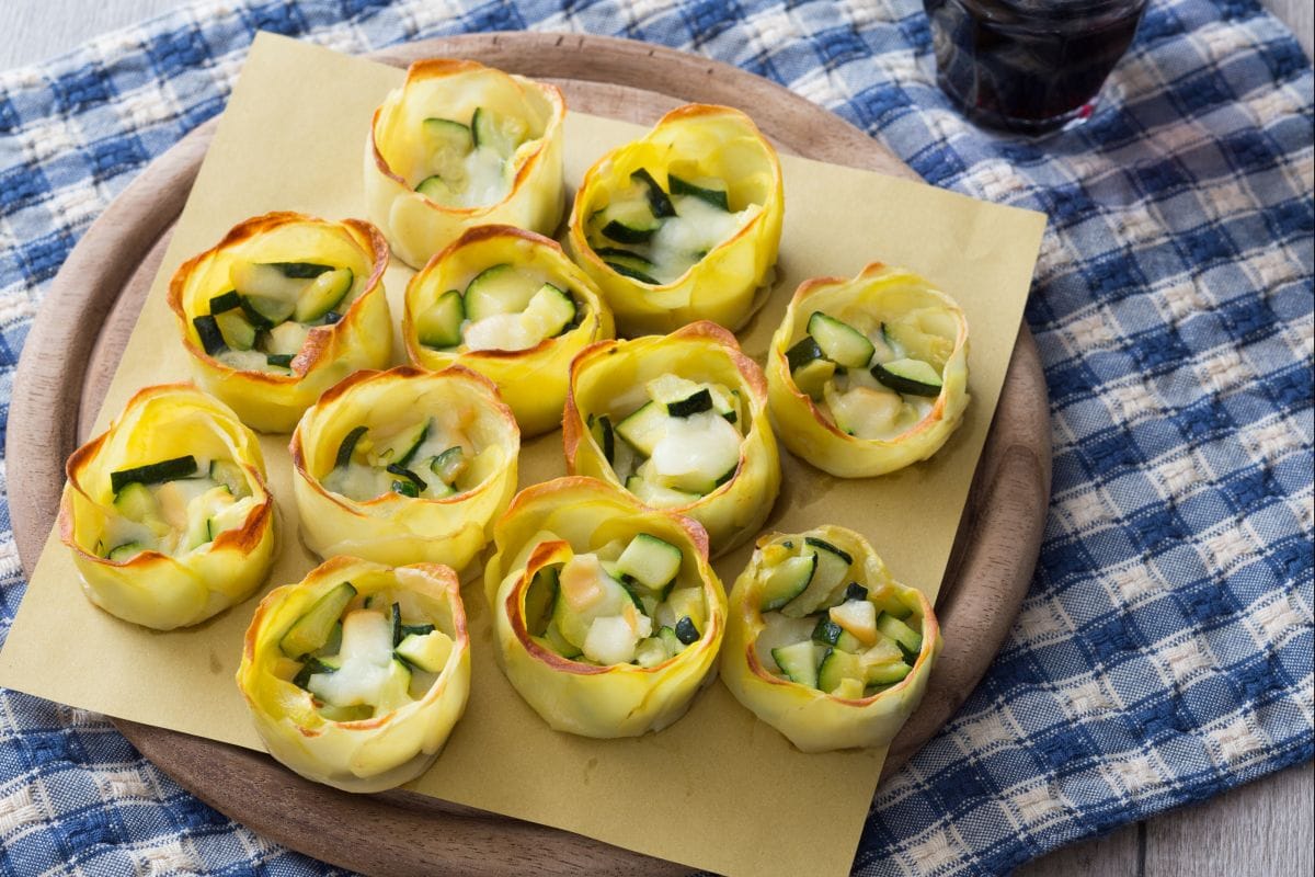 Cestas de patatas con calabacín y queso
