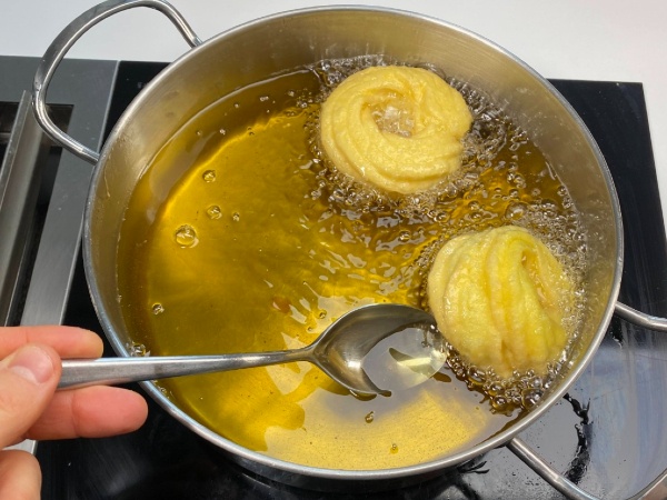 Zeppole de San José fritas - step 2